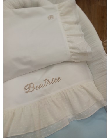 Lenzuolino con doppia rouche di plumetis panna valentine love cappuccino