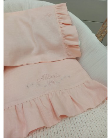 Lenzuolino in lino con rouche Ricamo Roseline colore ricamo rosa cipria font Valentine Love