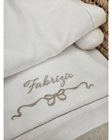 Coordinato nascita in puro lino, completo lenzuola, copertina e bavaglino RICAMO VALENTINE LOVE CAPPUCCINO FIOCCO NODO D'AMORE