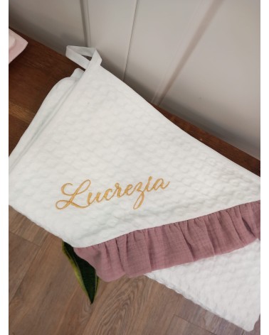 Accappatoio neonato in apone con rouche in mussola rosa antico valentine love oro