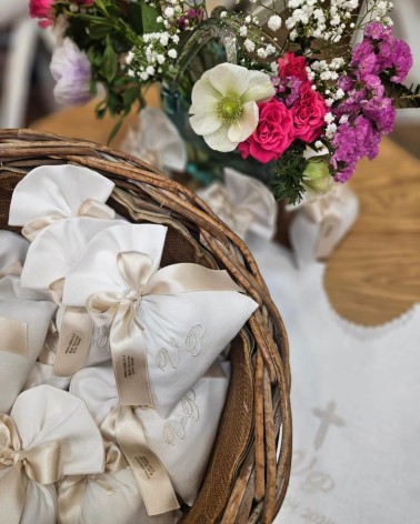 Sacchetto portaconfetti in piquet di cotone panna valentine love