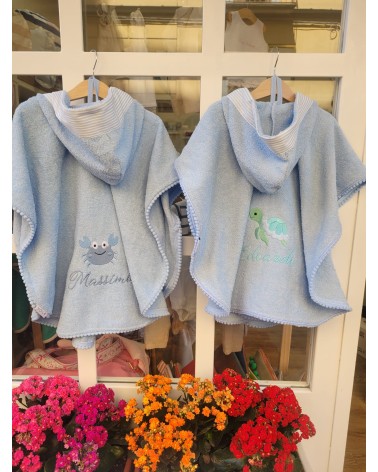 Accappatoio poncho in spugna di cotone e pon pon