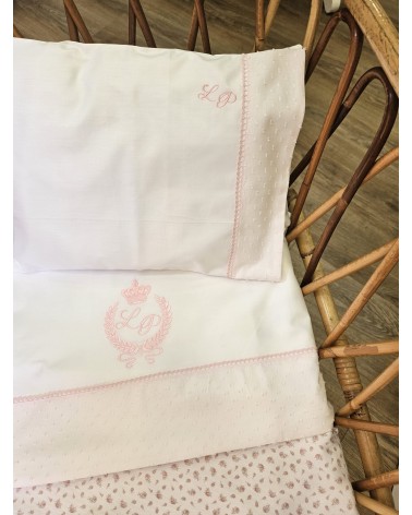 Lenzuolino in cotone con fascia in plumetis e merlettino ricamo royal rosa confetto