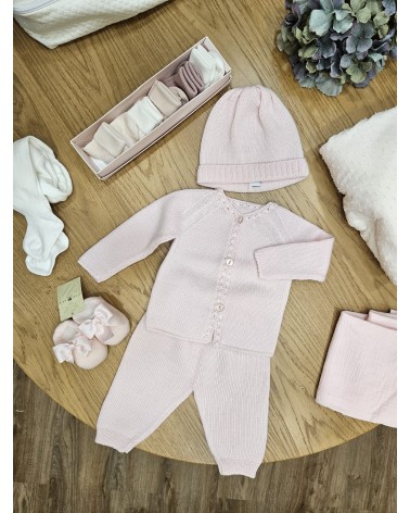 Completo a maglia, cardigan e pantaloni e cappellino