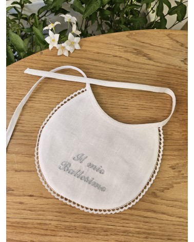 Bavaglino battesimale con merlettino bianco ricamo celeste polvere new adina