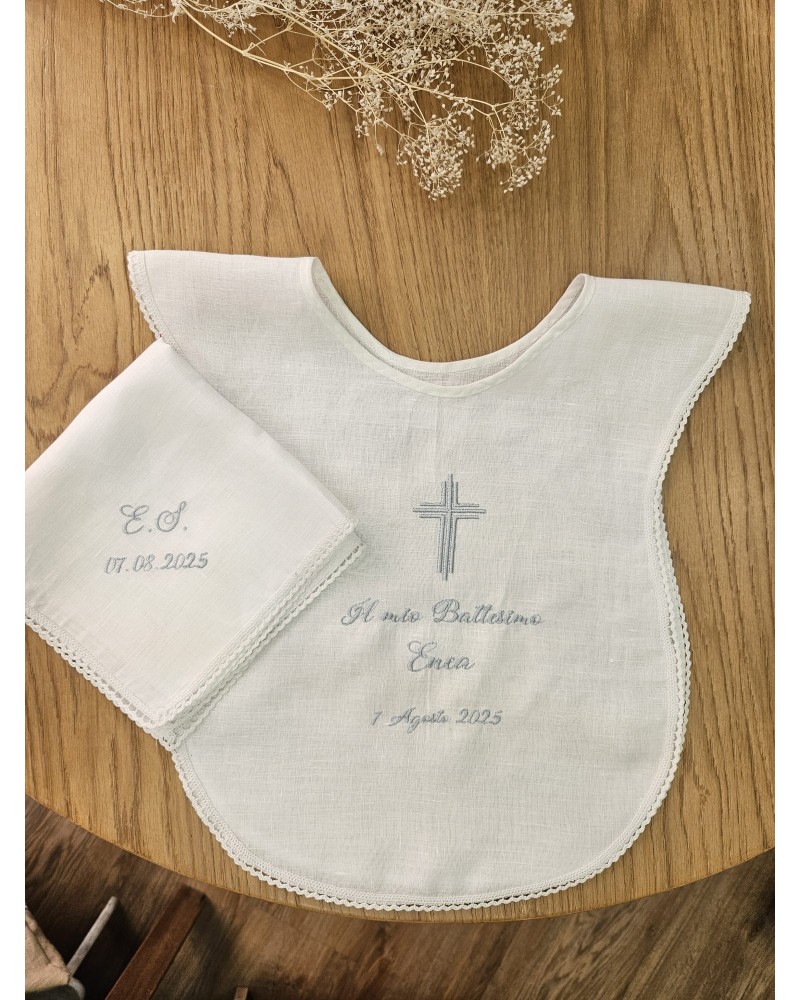 Camicino e fazzoletto battesimale con merlettino croce stilizzata celeste polvere valentine love