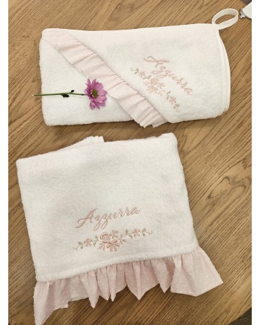 Telo bagnetto in spugna di cotone con rouche in plumetis rosa bouquet de violette rosa cipria valentine love