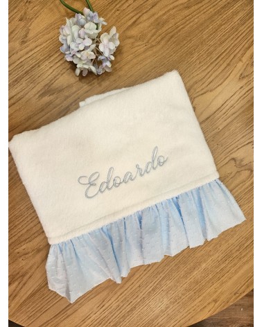 Telo bagnetto in spugna di cotone con rouche in plumetis celeste valentine love celeste polvere
